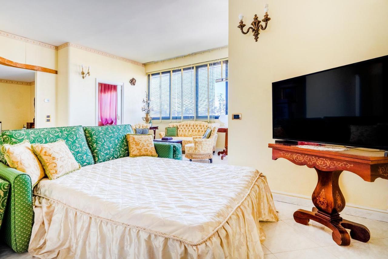 Grazia Attic Apartment With Terrace Trani Kültér fotó